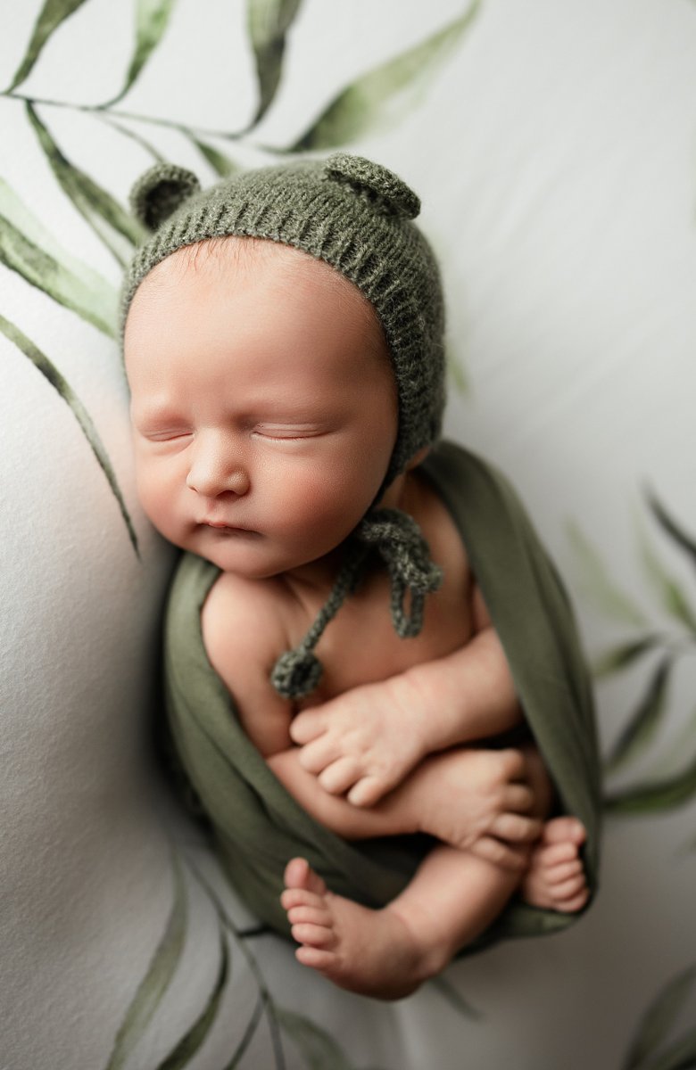 frisco-posed-newborn-photo-theo-snuggled-knit-blanket
